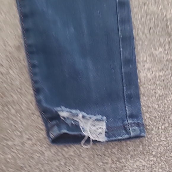 Old Navy Girls Distressed Skinny Jeans - Picture 6 of 8